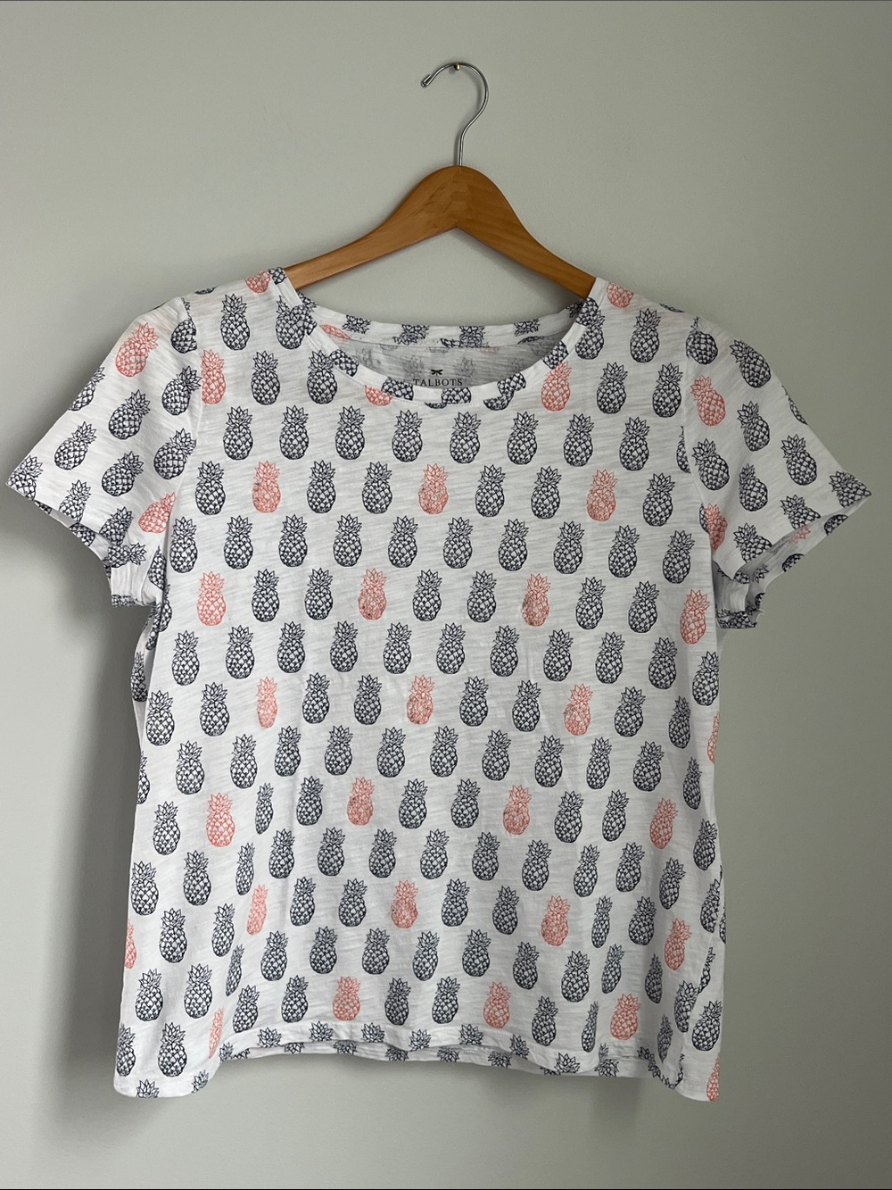 Talbots White Short Sleeve Tee with Navy and Coral Pineapple Print Size 1X
